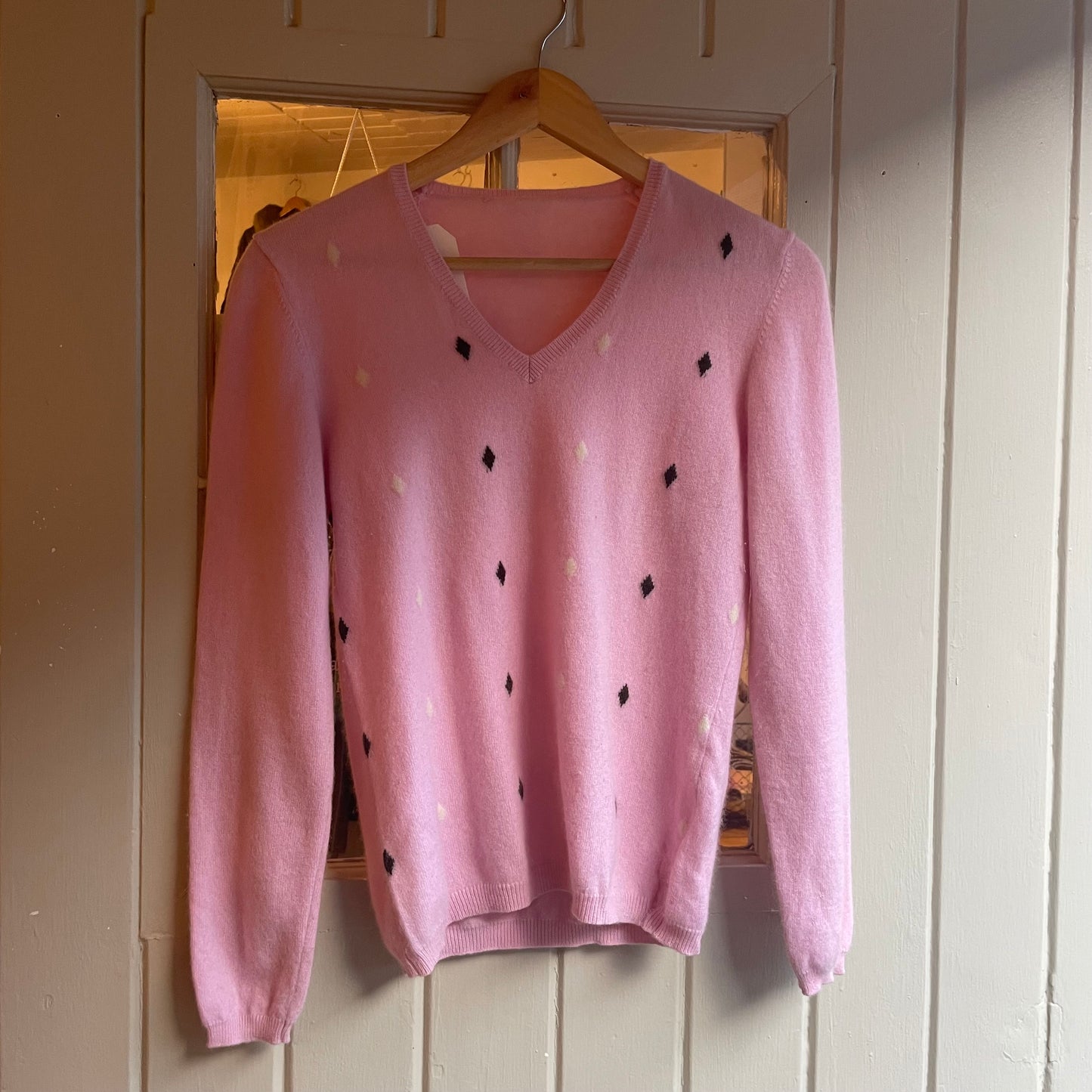 1980s Pink Cashmere Knitted Argyle V-Neck Jumper