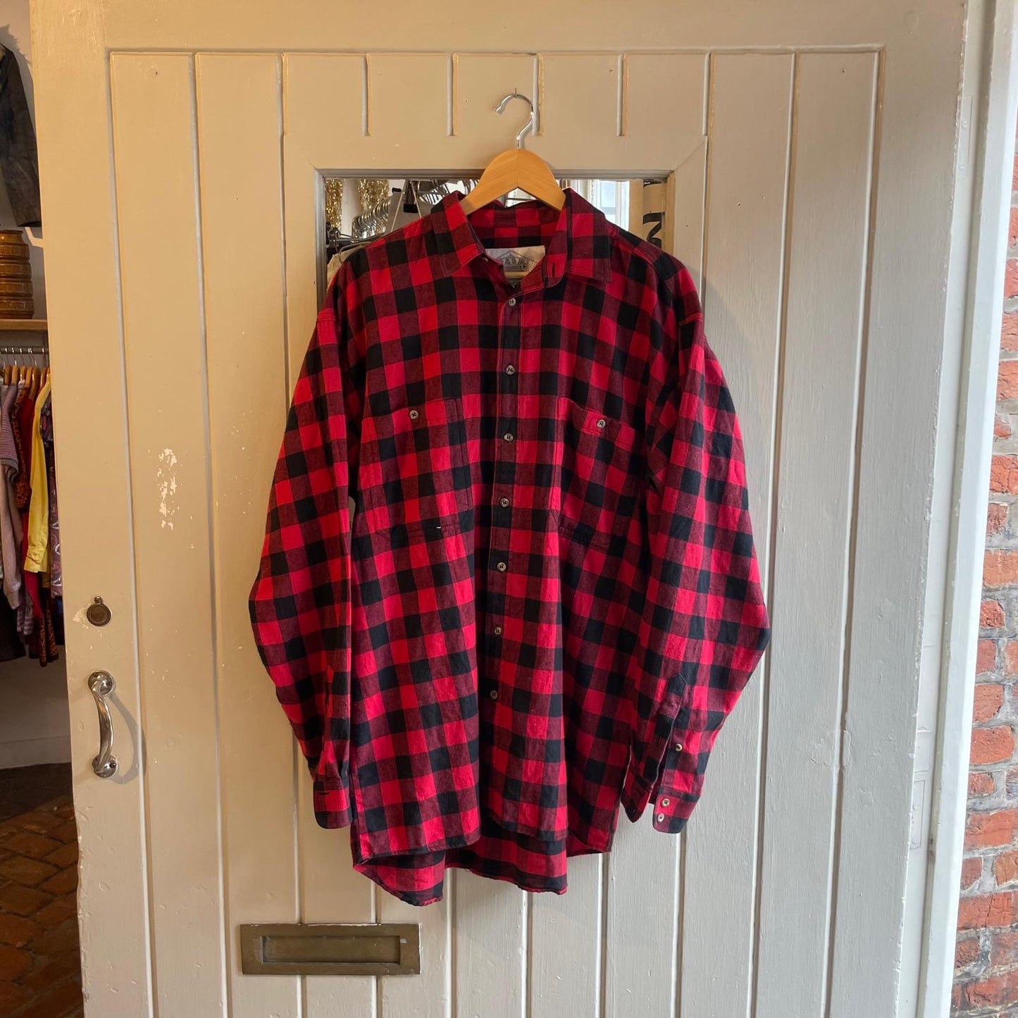 1980s Red and Black Flannel Checkered Long Sleeve Shirt