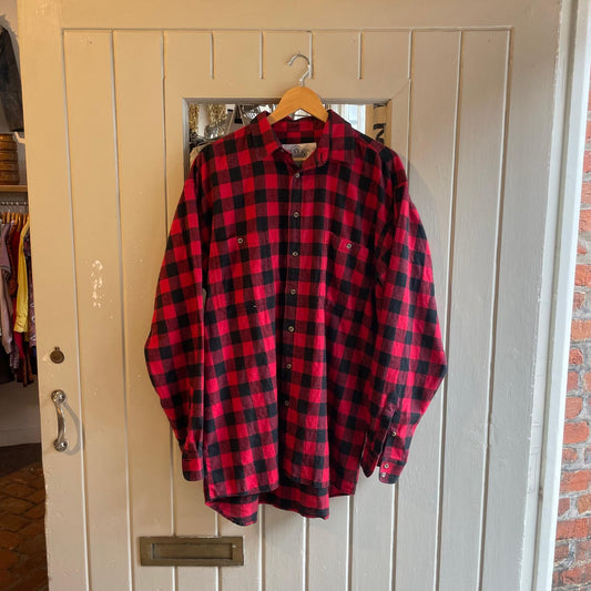 1980s Red and Black Flannel Checkered Long Sleeve Shirt
