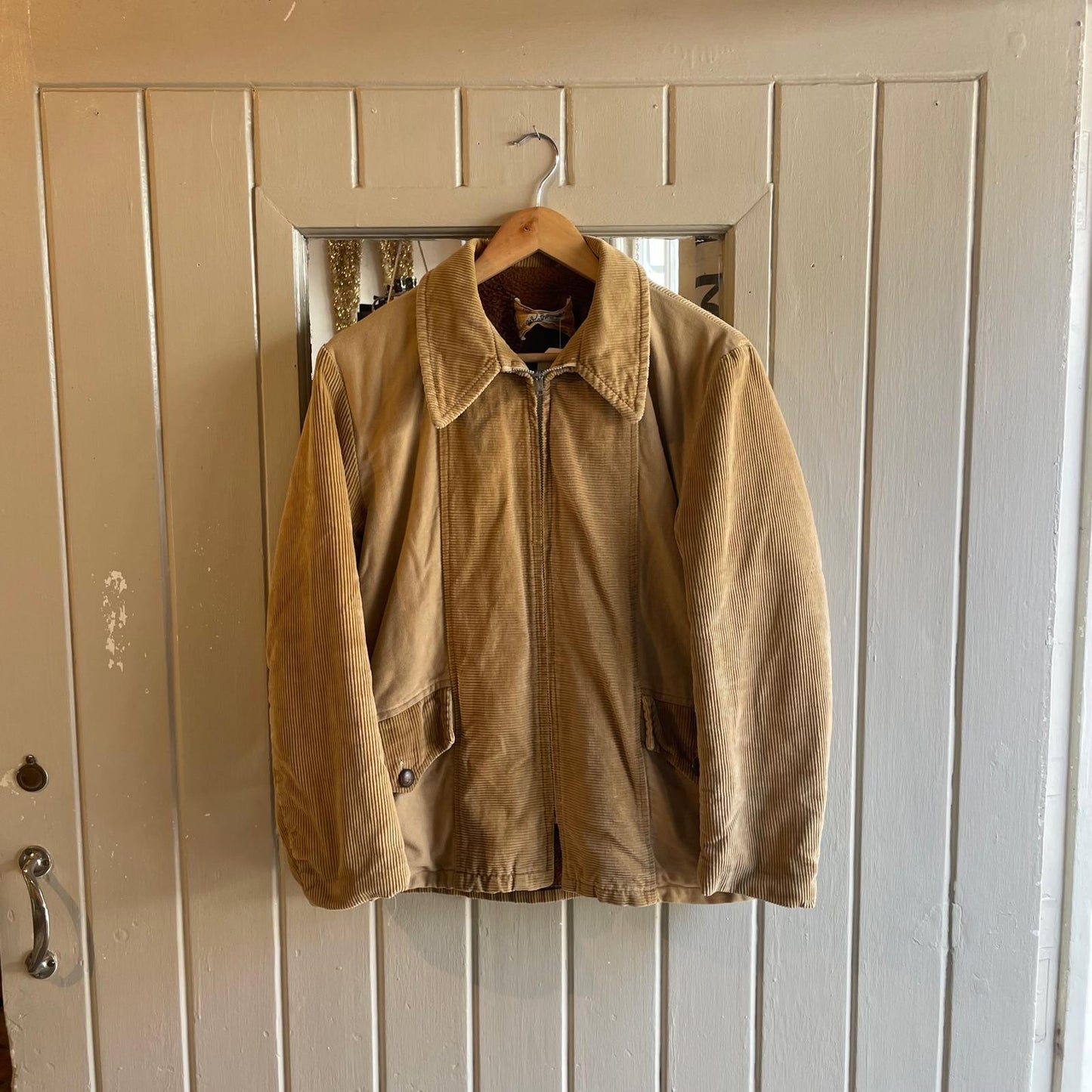 1960s 1970s Beige Corduroy Zip up Hunting Jacket