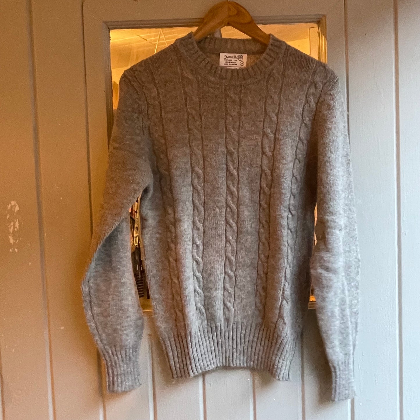 1980s Beige Dead Stock Wool Cable Knitted jUmper