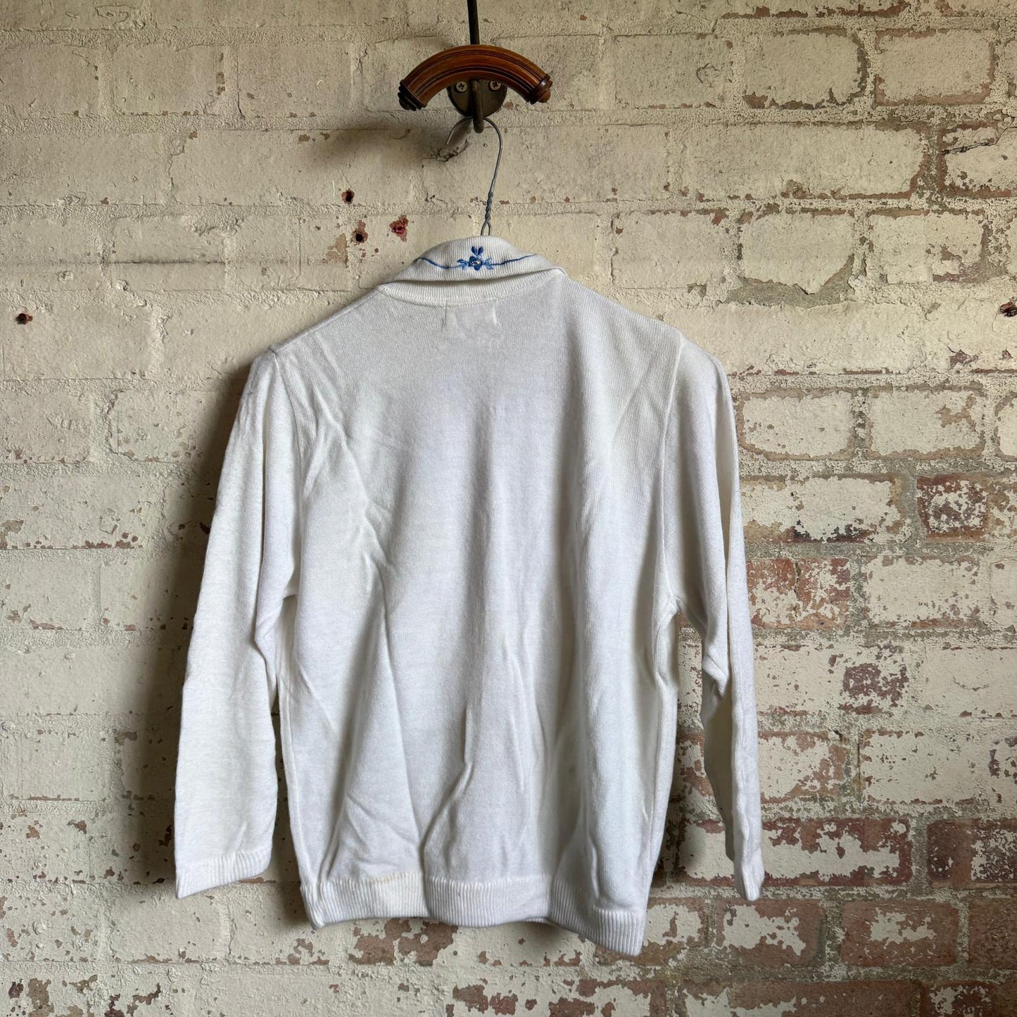 1960s White Wool Flower Knitted Collar Cardigan