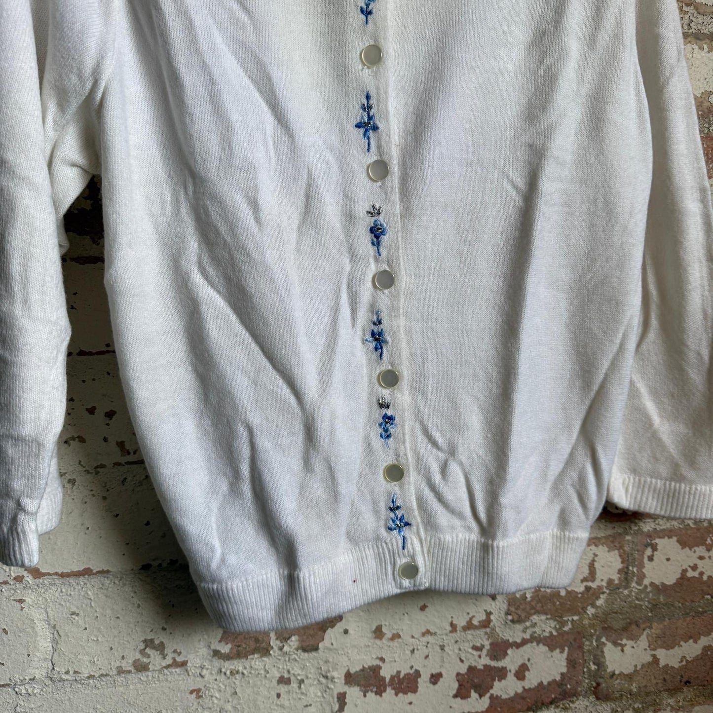 1960s White Wool Flower Knitted Collar Cardigan