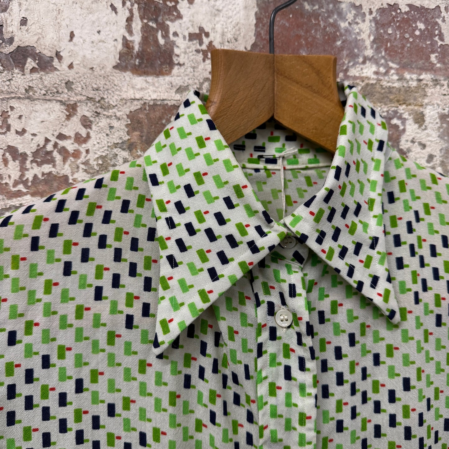 1970s White Patterned Dagger Collar Button Shirt