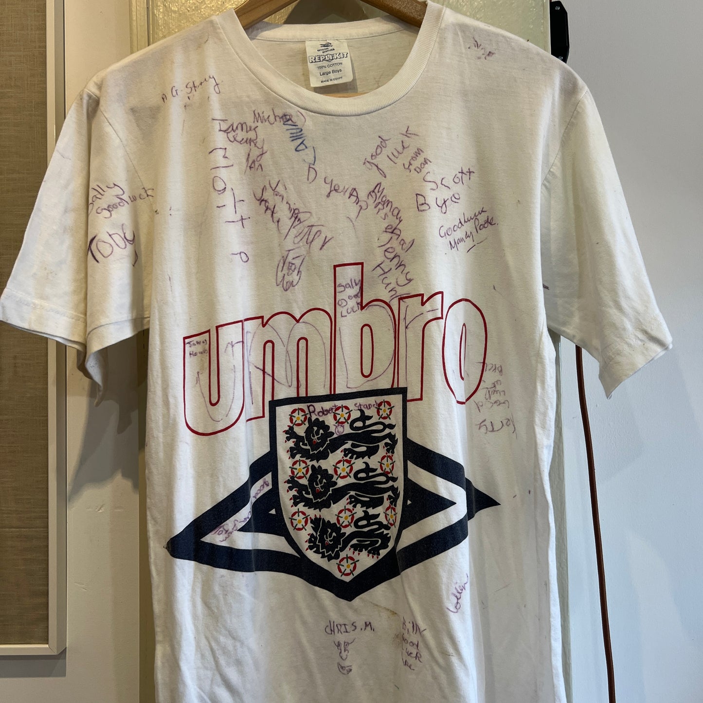 1980s White England Football Umbro Signed T-Shirt