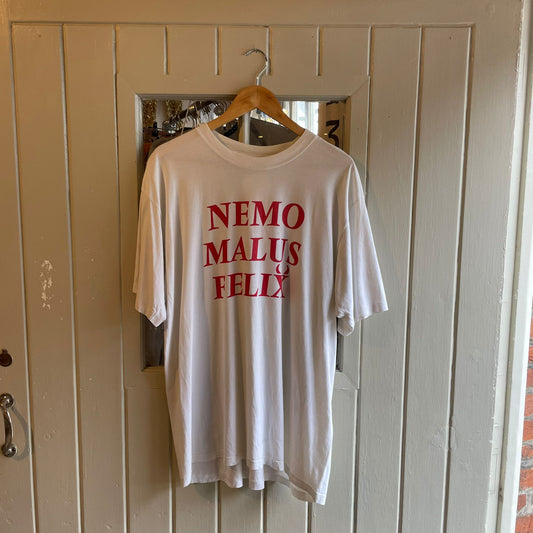 1990s Past Times Nemo Malus Felix T-shirt