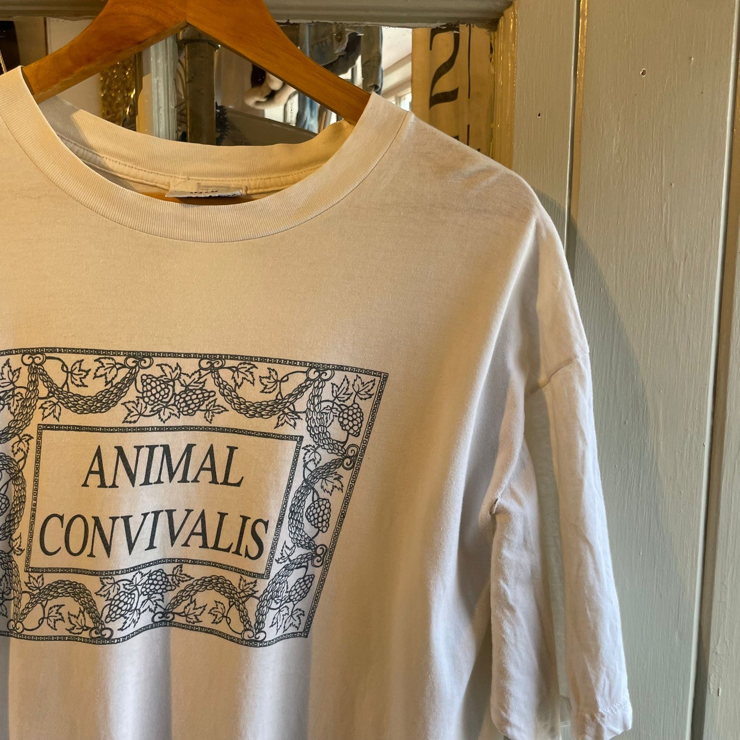 1990s White Past Times Animal Convivalis Graphic T-shirts