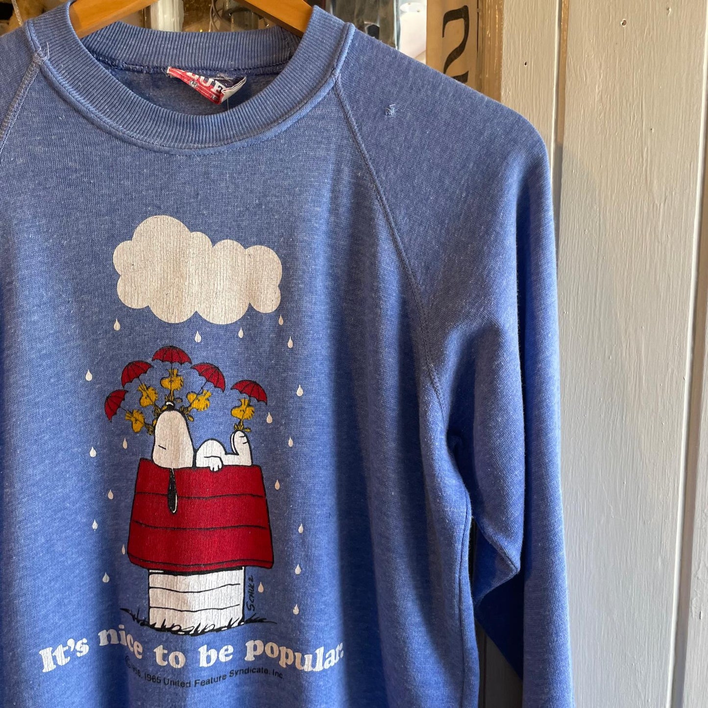 1970s Blue Raglan Snoopy Graphic Sweatshirt Jumper