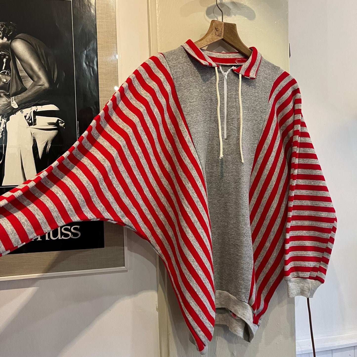 1980s Grey Red Striped Bat Wing Zip Sweatshirt Jumper