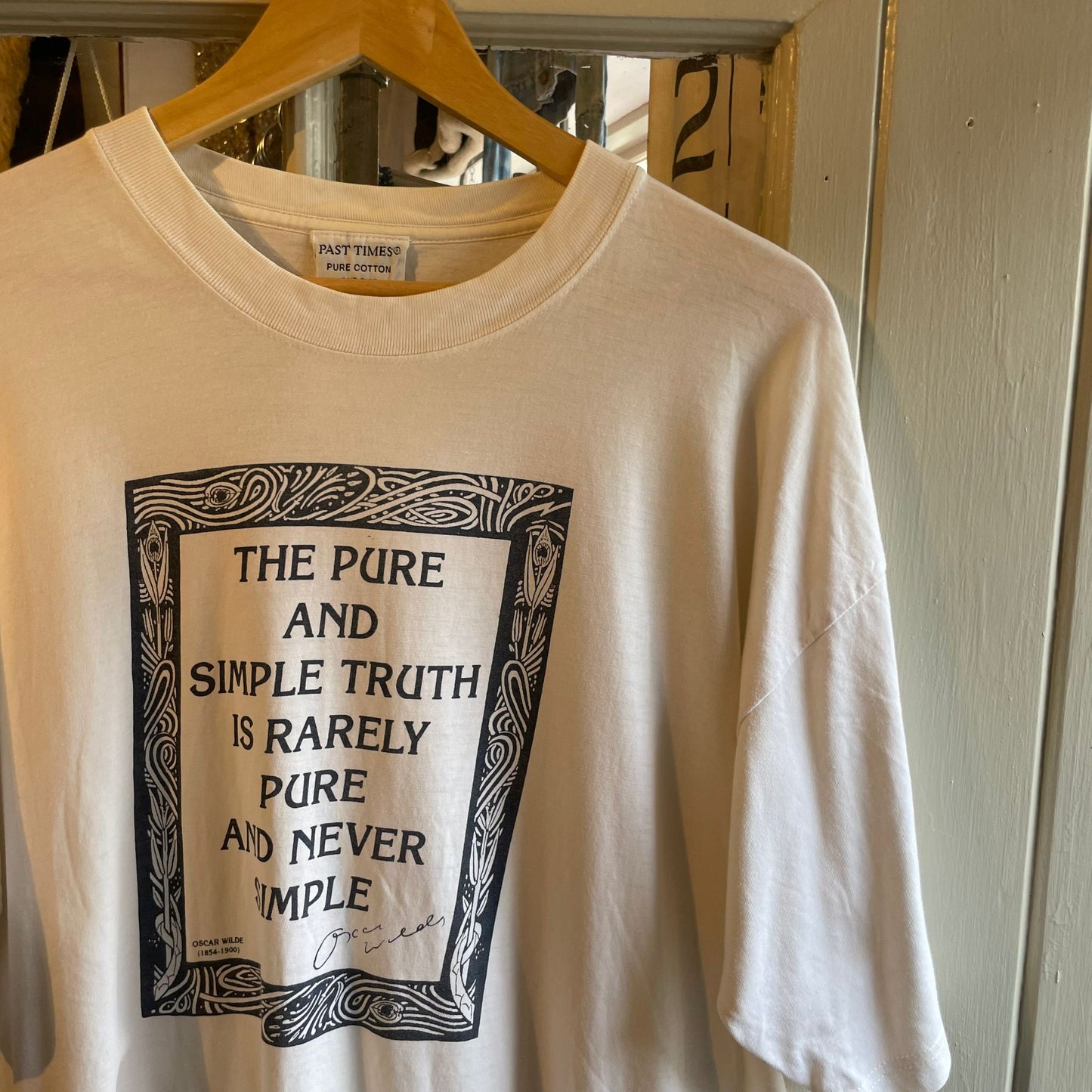1990s Oscar Wilde quote Past Times T-shirt